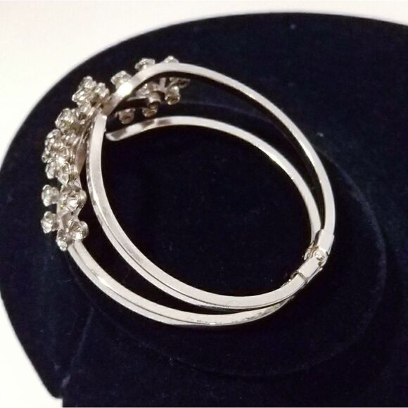 Vintage silver floral crystal clamper bracelet - Picture 5 of 10